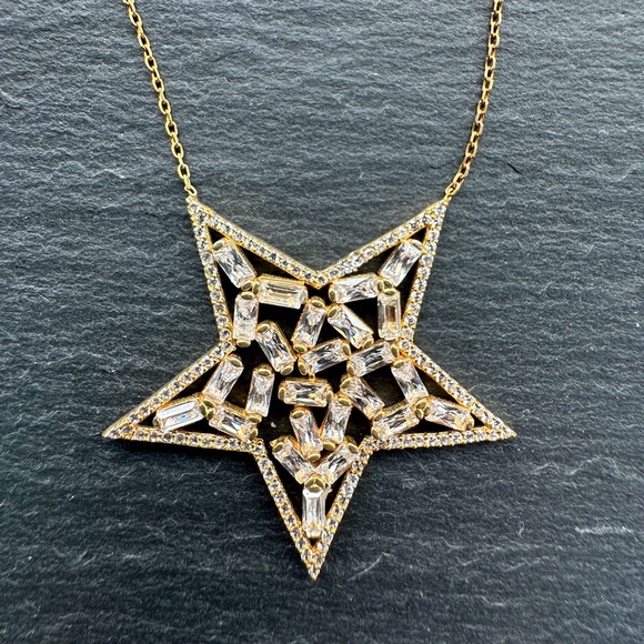 GOLD PLATED CRYSAL STAR NECKLACE. - Picture 1 of 4